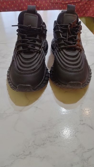 Маратонки номер 40