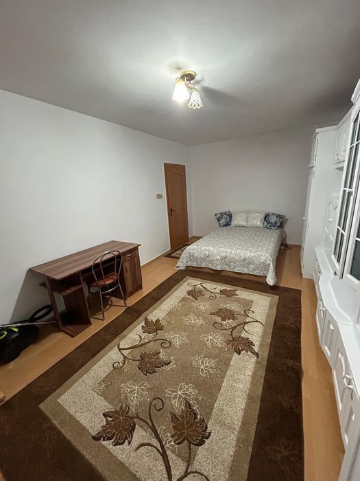 Închiriez apartament cu o cameră