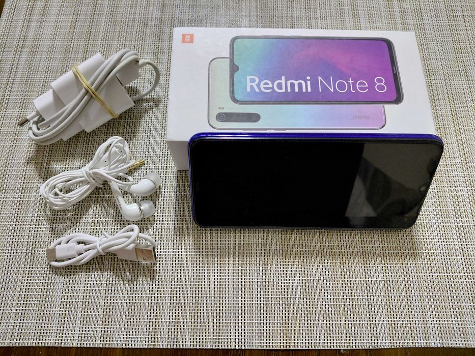 Redmi Note 8 добре запазен, с нов кейс, надеждна батерия зарядно