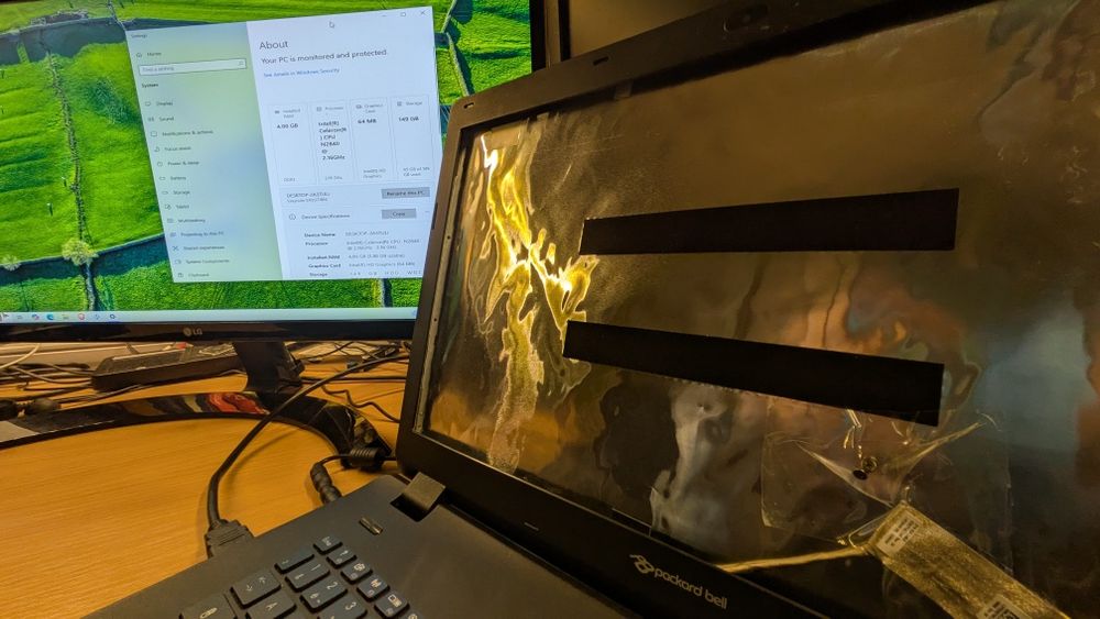 Laptop Packard Bell ZYL ecran defect