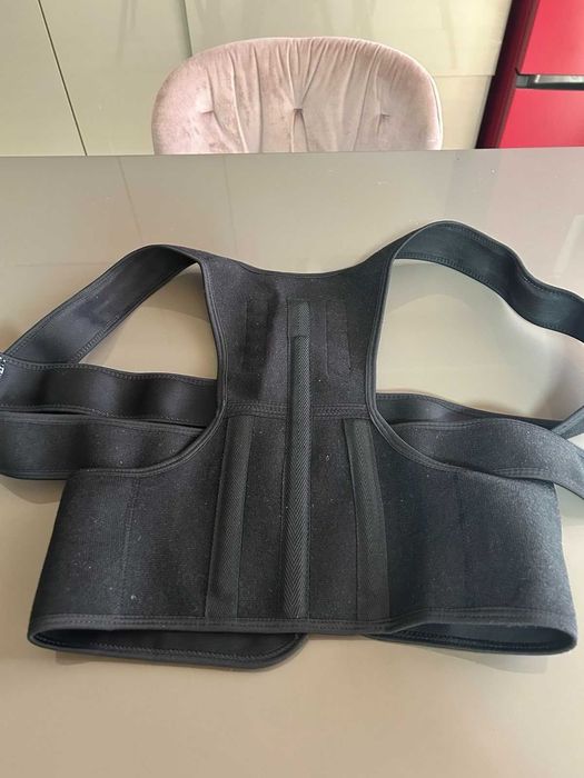 Продавам колан за изправяне на гърба и раменете