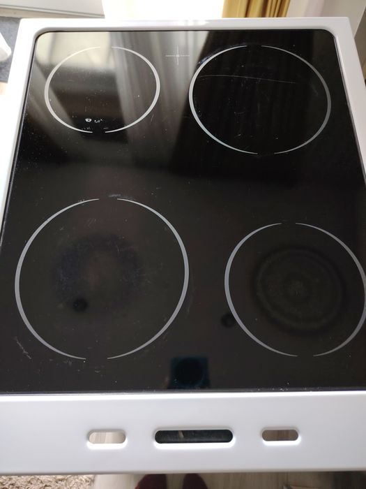 Vând aragaz electric