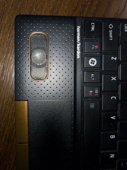 Лаптоп Toshiba NB520-11N