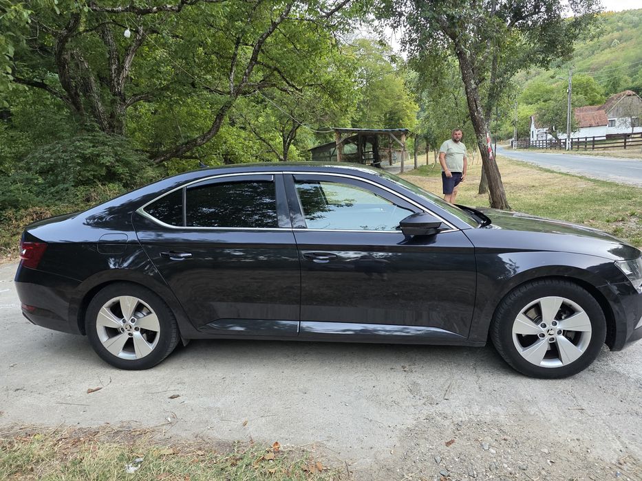 Vând Skoda Superb