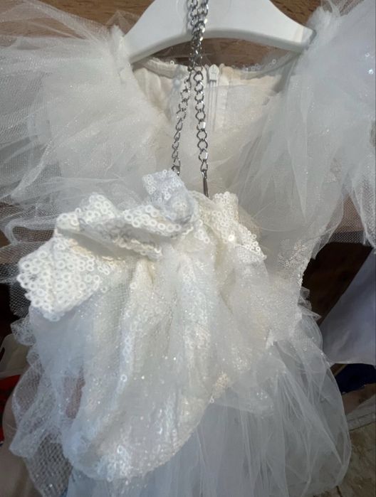 Белое платье с сумочкой