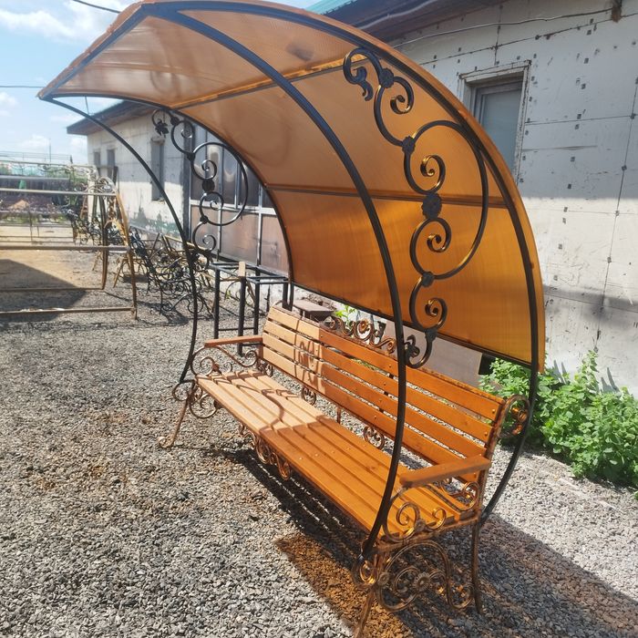 лавочка с крышей