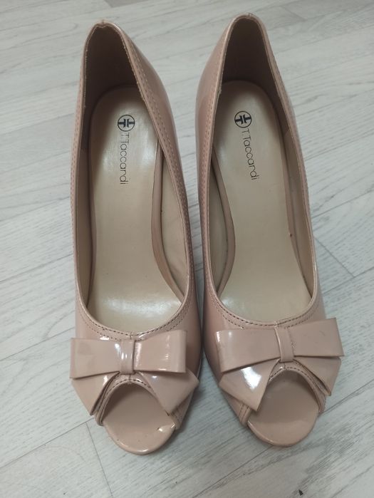 Продам туфли на шпильке