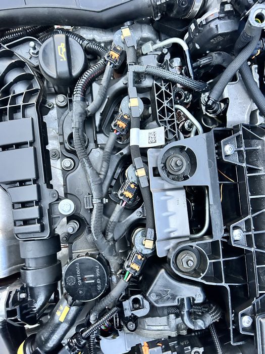 Injectoare Peugeot 3008 1.5 Hdi YH01 2023