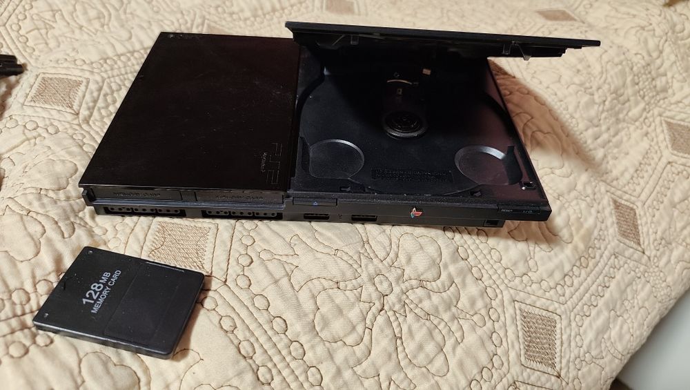 Playstation 2 cu 4 jocuri