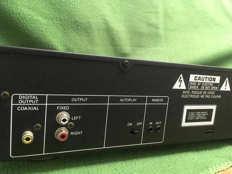 HD720 harman kardon cd player