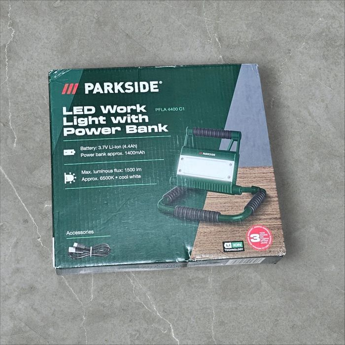 Proiector led pliabil/ lanterna  cu functie  de powerbank PARKSIDE