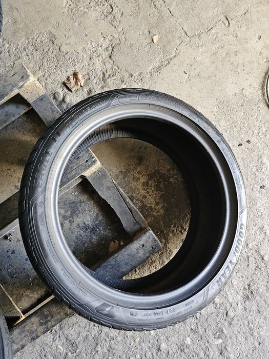 2 anvelope vara 245 40 19 Goodyear Runflat 2019