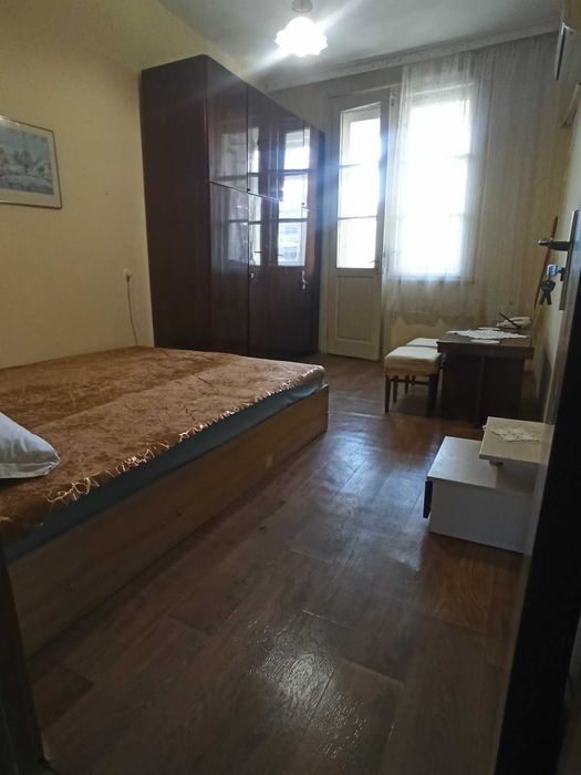 Дава се под наем Двустаен апартамент в Бургас, Център - 65 кв.м за 408 € - Снимка #2