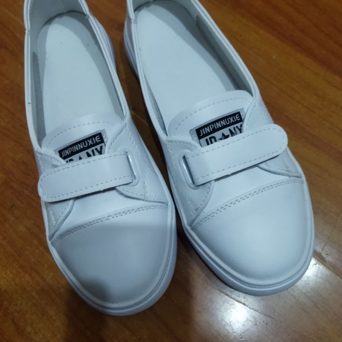 Кроссовки,кеды белые