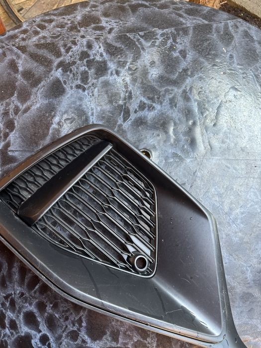 Лява решетка за AUDI SQ8