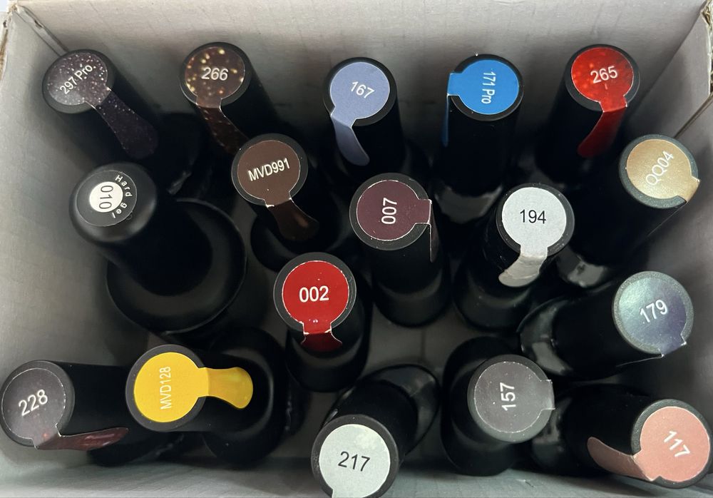 колекция от гел лакове MİXCOCO в отлично състояние.(над 60 нюанса)