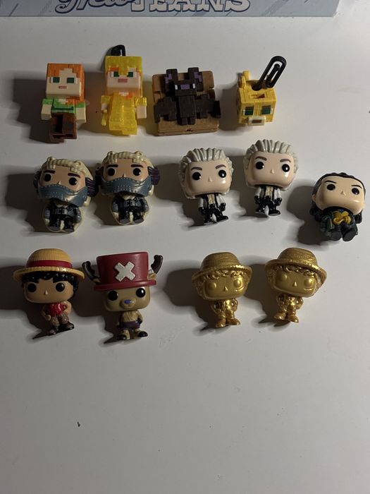 фигурки one piece и майнкрафт из киндера
