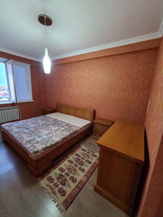 Двухспальная кровать