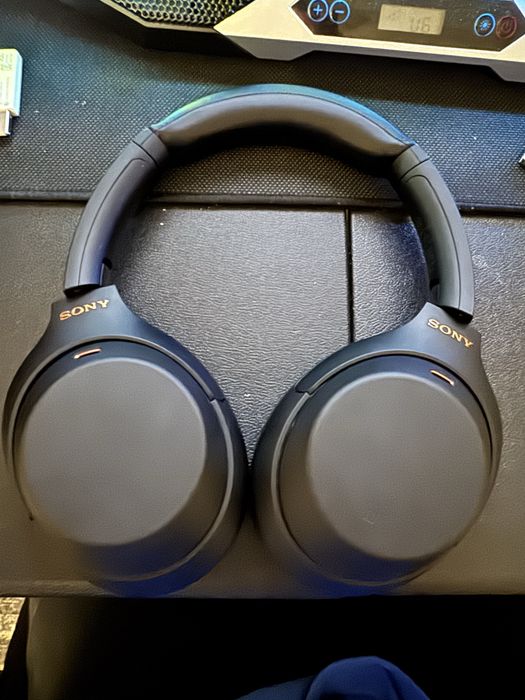 Продам Sony WH-1000XM4