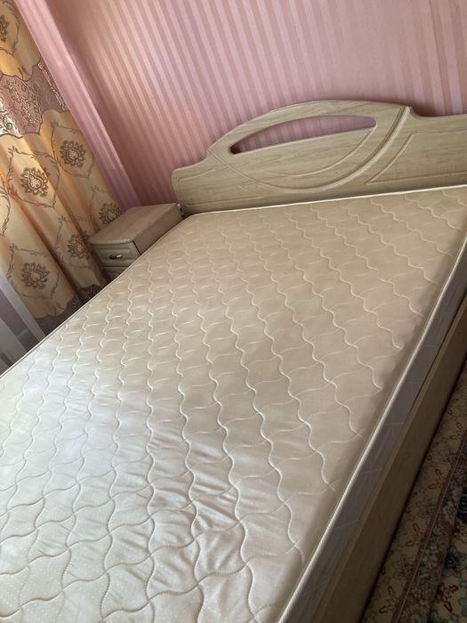 Продам кровать с матрацем