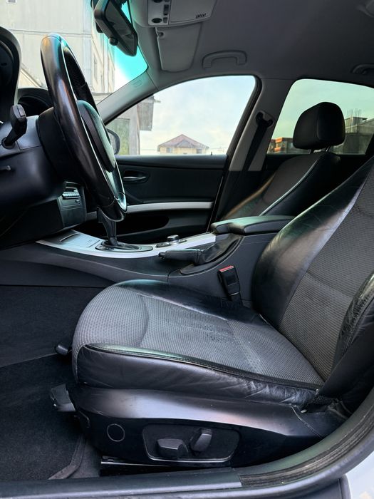 Vand Bmw Seria 3 Facelift E90 LCI 320d Automat Bi Xenon Navigatie