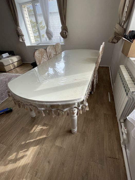 стол и 8 стульев