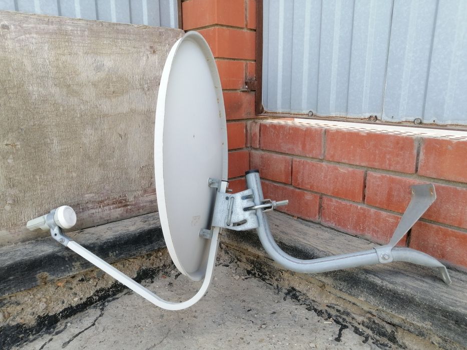 Антенна с крепежами.. Срочно продам.