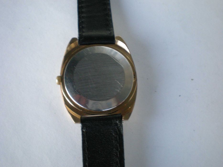 Ракета с черен циферблат