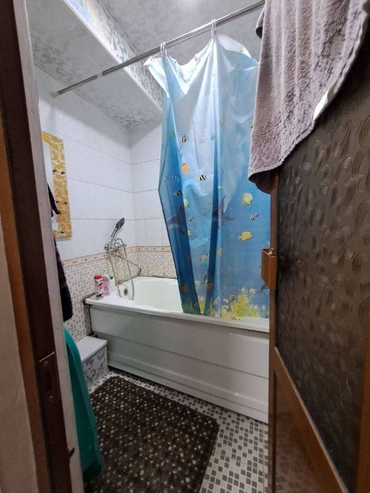 Navoiy shahrida 2 xona katta kvadratli uyimiz sotiladi tryoxlestnikdom