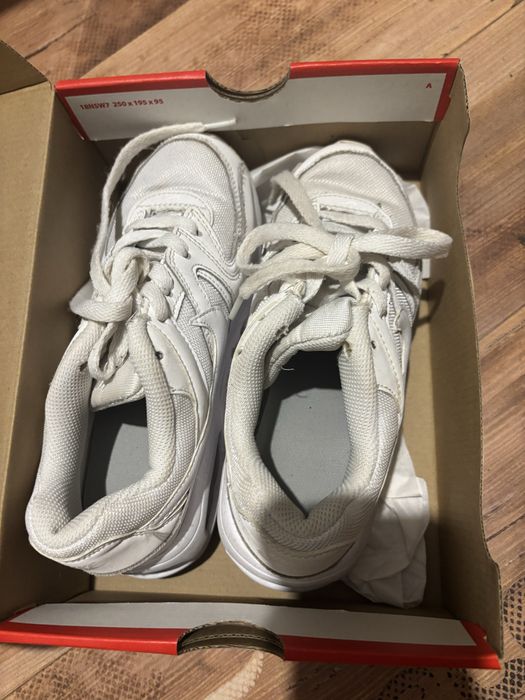 nike бели 35 номер
