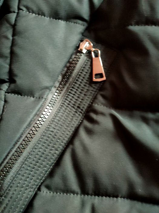 Зимний пуховик с капюшоном