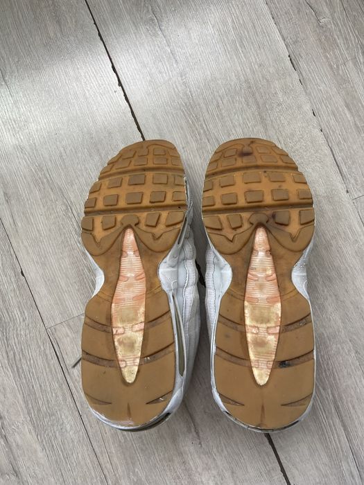 Vand air max 95 purtati un pic