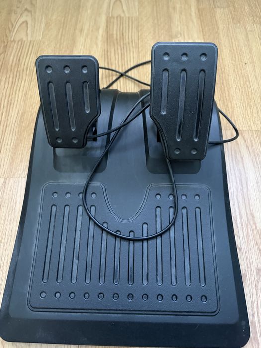 Volan de gaming Trust (cu pedale) – pentru PC / PlayStation