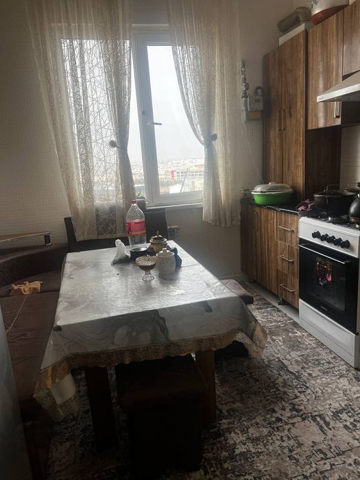 Movorada Dom sotiladi srochni 2 xonali