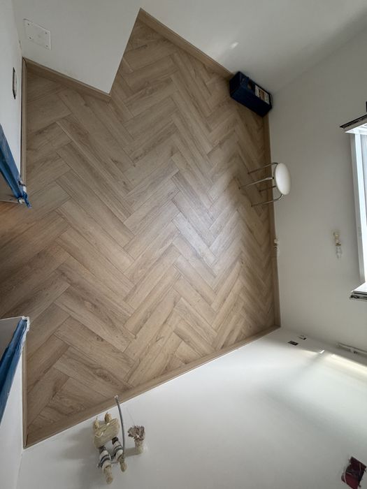 Montaj parchet București și Ilfov – SPC Herringbone, laminat, triplustratificat