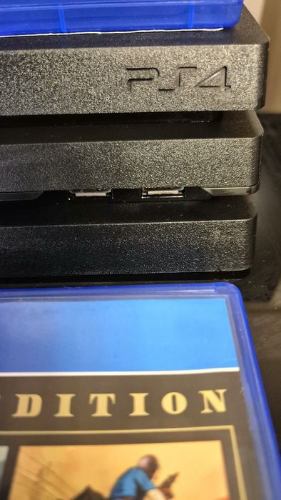 Vand Playstation SONY PS4 PRO modelul silentios