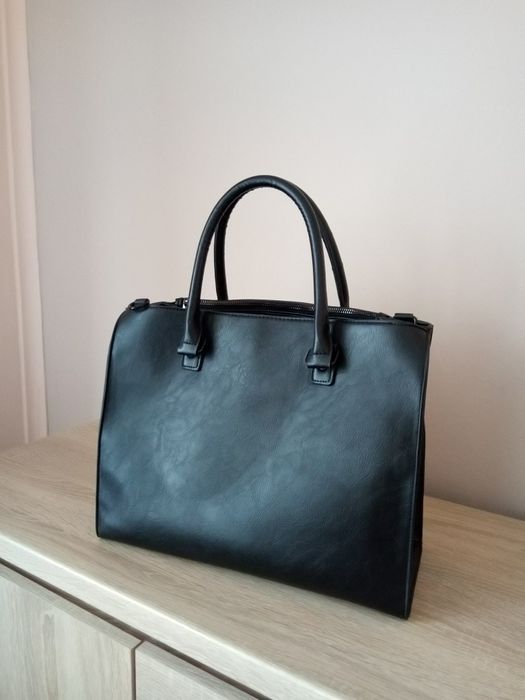 Черна делова чанта