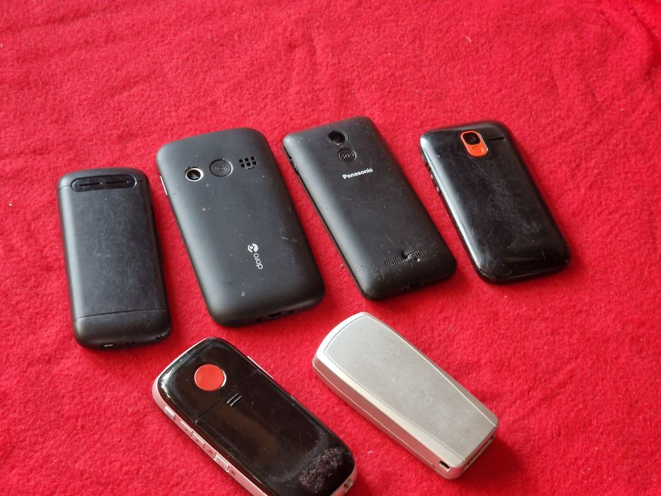 Telefon cu butoane mari pentru piese sau colecție, fără accesorii