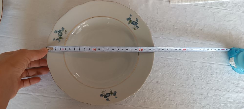 Стари порцеланови чинии