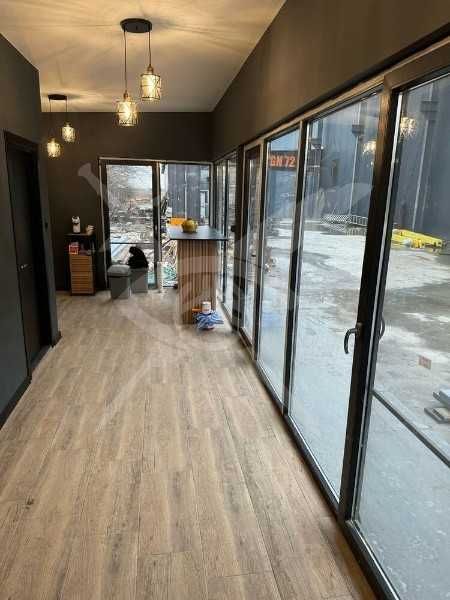 Продава се Офис в Стамболийски - 1200 кв.м за 734 €/кв.м - Снимка #2