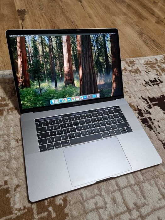 MacBook Pro A1707  (2017) touchbar i7 7700HQ 15.4"  Retina 2880x1800 (2.8K)