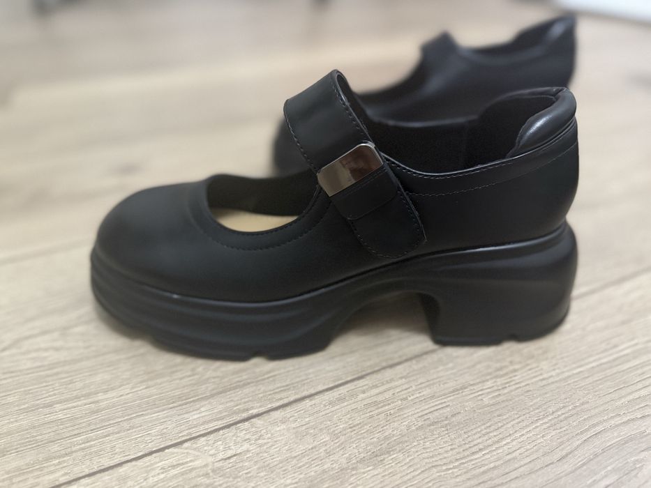 Продам туфли и полуботинки