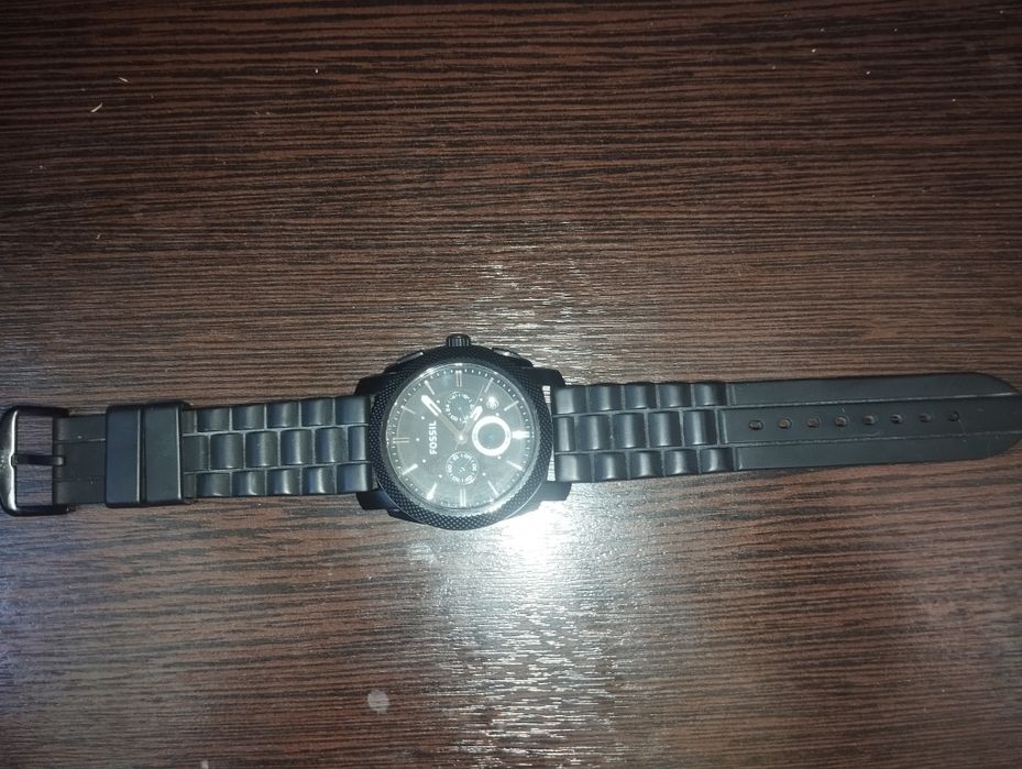 Продам часы  fossil