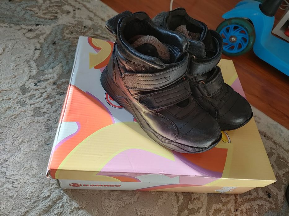 Продам детскую обувь