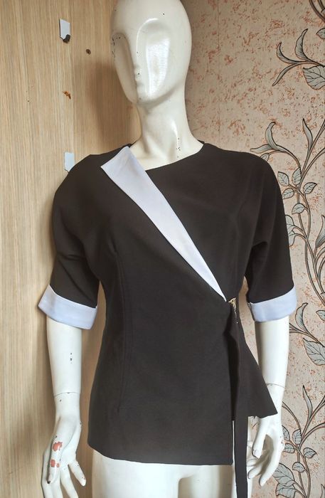 Симпатичная женская блузка