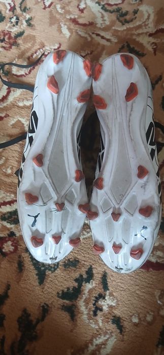 Futbõlchilar uchun butsi puma