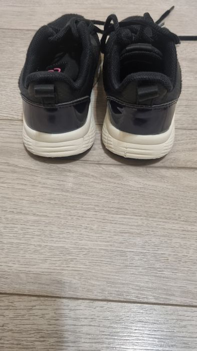 Кроссовки для девочек