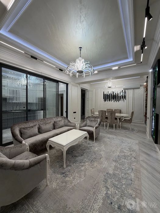 Сдаётся 4-комн ЖК Gardens, 130 м²