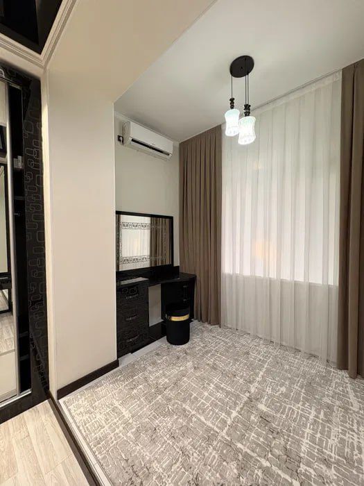 Квартира на Лабзак (Ц12) 2/2/4 общ пл 60м Евро с обстановкой