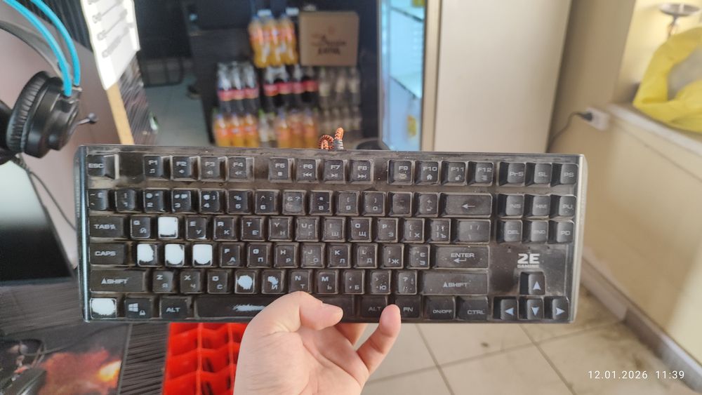 Klaviaturalar sotiladi xech qanday aybi yoq